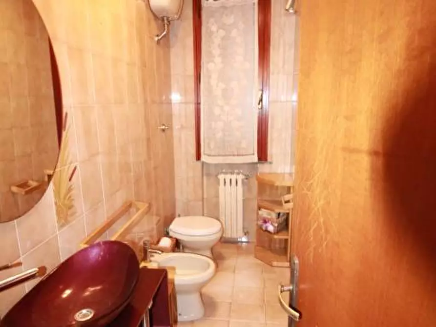 Immagine 9 di Villa in vendita  a Pontedera