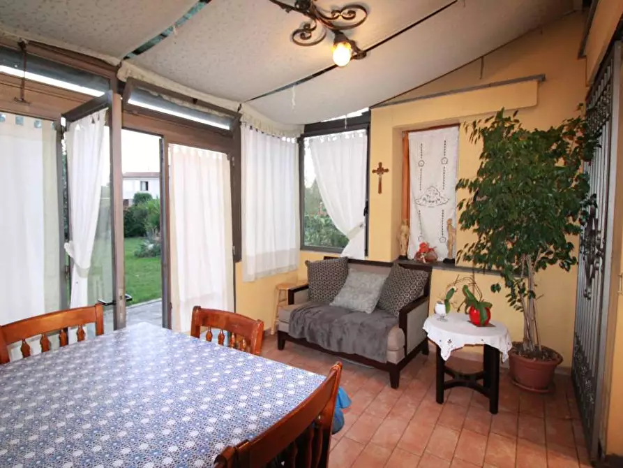 Immagine 1 di Villa in vendita  a Pontedera