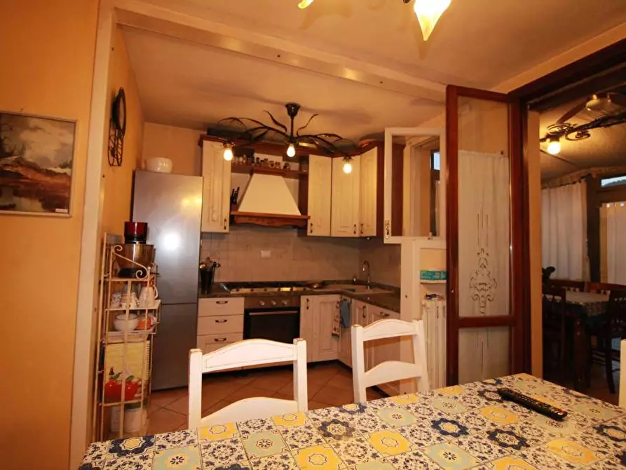 Immagine 4 di Villa in vendita  a Pontedera