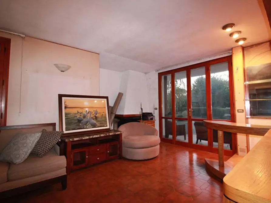 Immagine 11 di Villa in vendita  a Pontedera