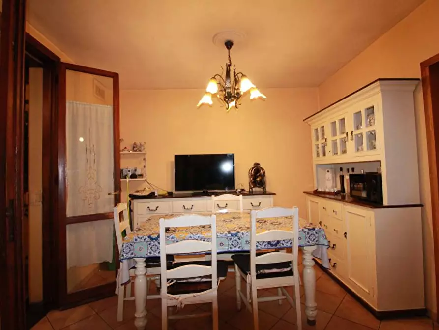 Immagine 3 di Villa in vendita  a Pontedera