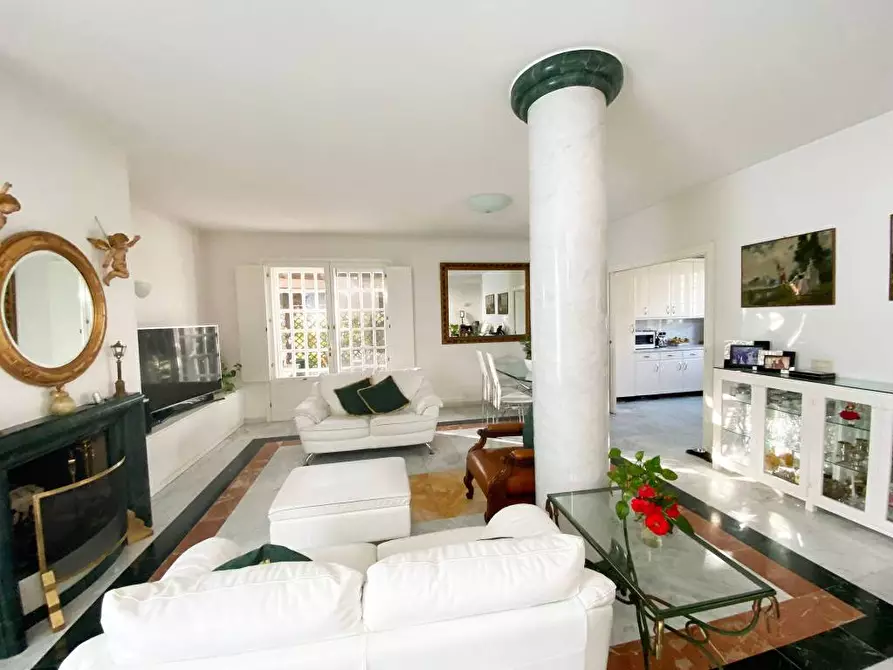 Immagine 7 di Villa in vendita  a Calcinaia