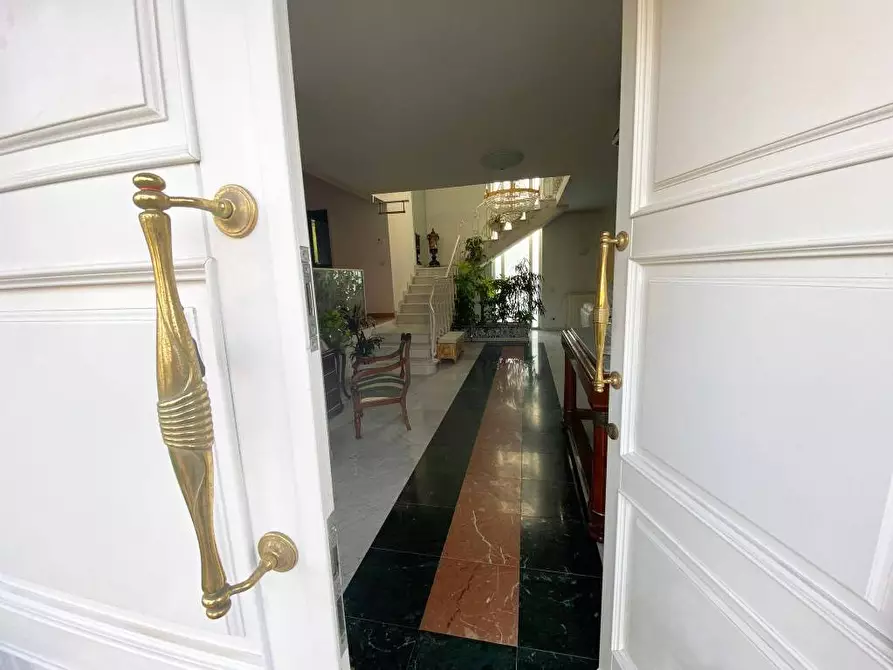 Immagine 2 di Villa in vendita  a Calcinaia