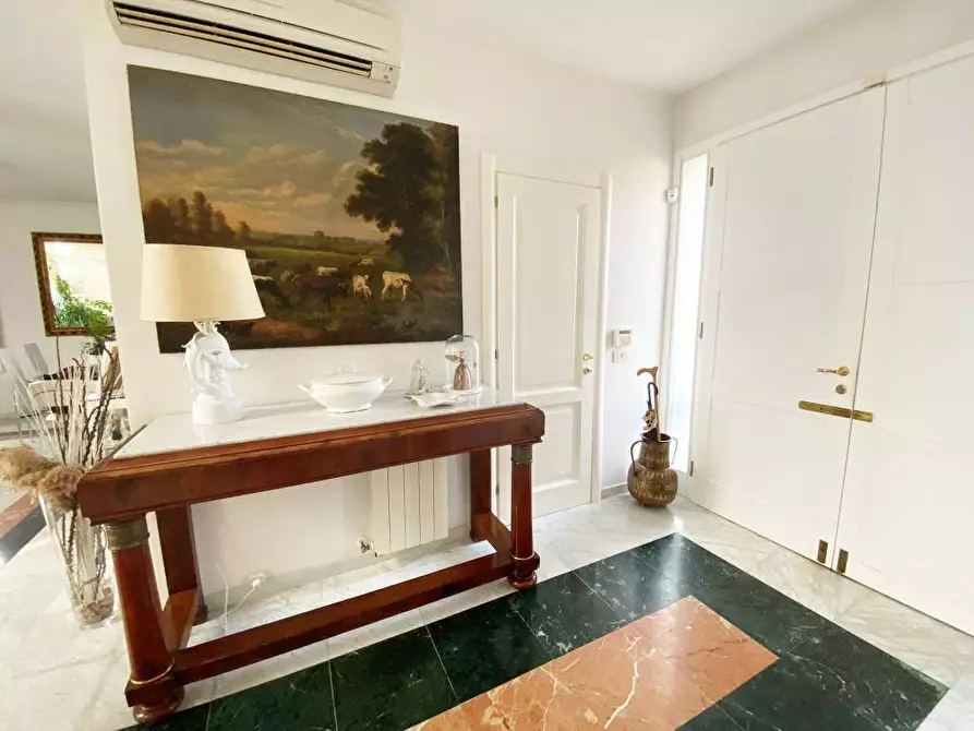 Immagine 4 di Villa in vendita  a Calcinaia