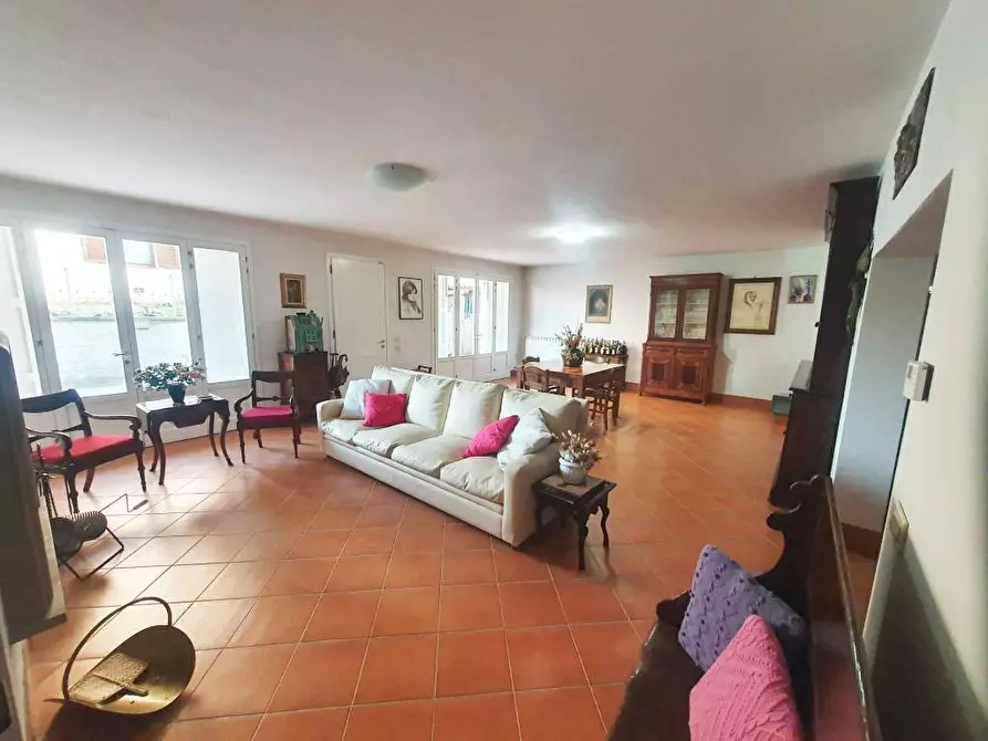 Immagine 35 di Villa in vendita  a Calcinaia