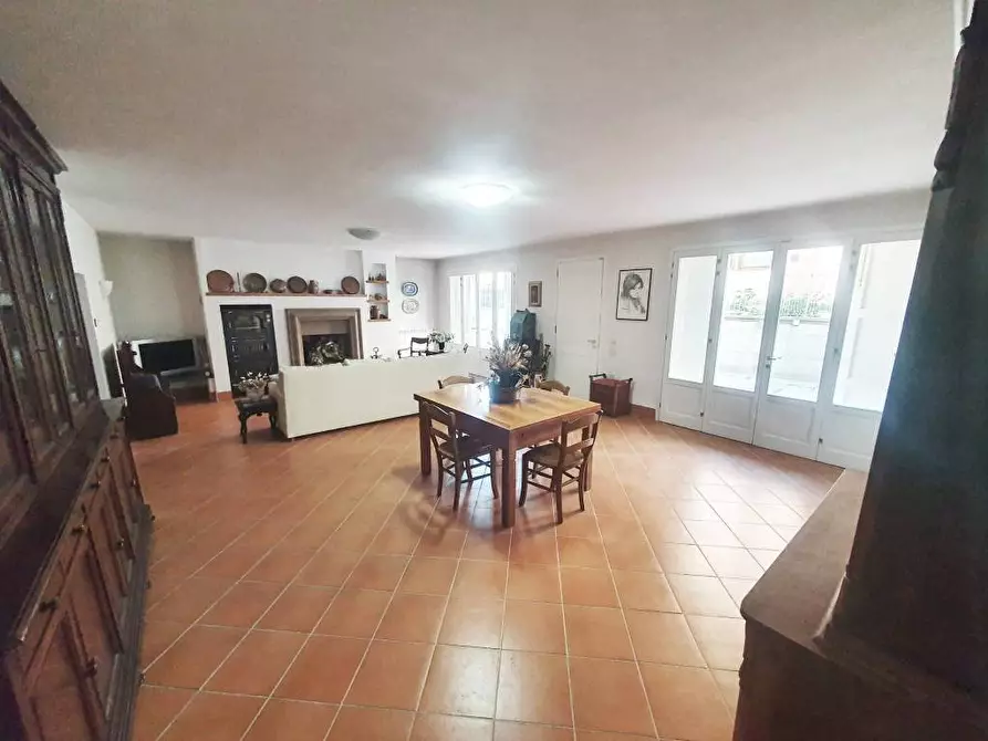 Immagine 38 di Villa in vendita  a Calcinaia