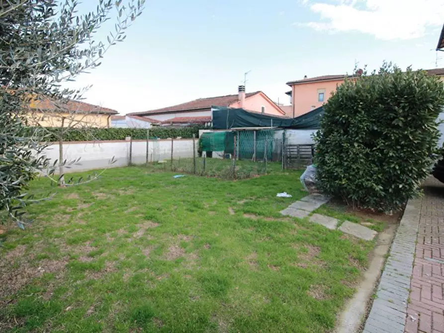 Immagine 28 di Villa in vendita  a Montopoli In Val D'arno