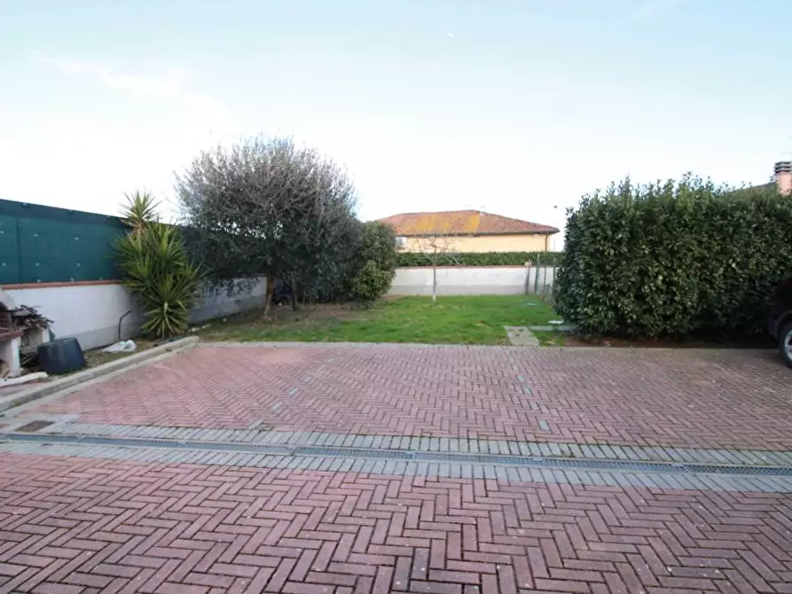 Immagine 27 di Villa in vendita  a Montopoli In Val D'arno