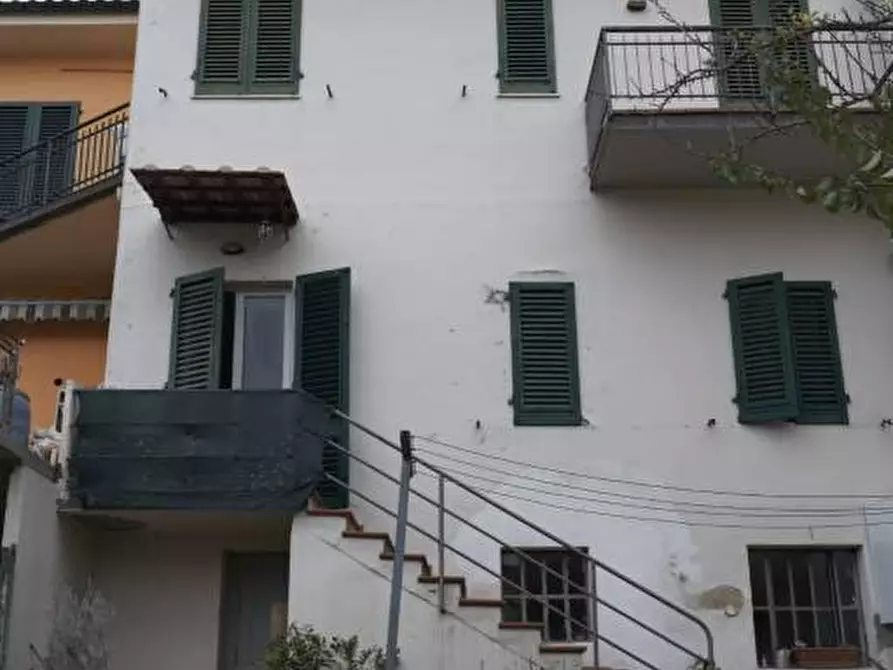 Immagine 1 di Casa indipendente in vendita  a Capraia E Limite