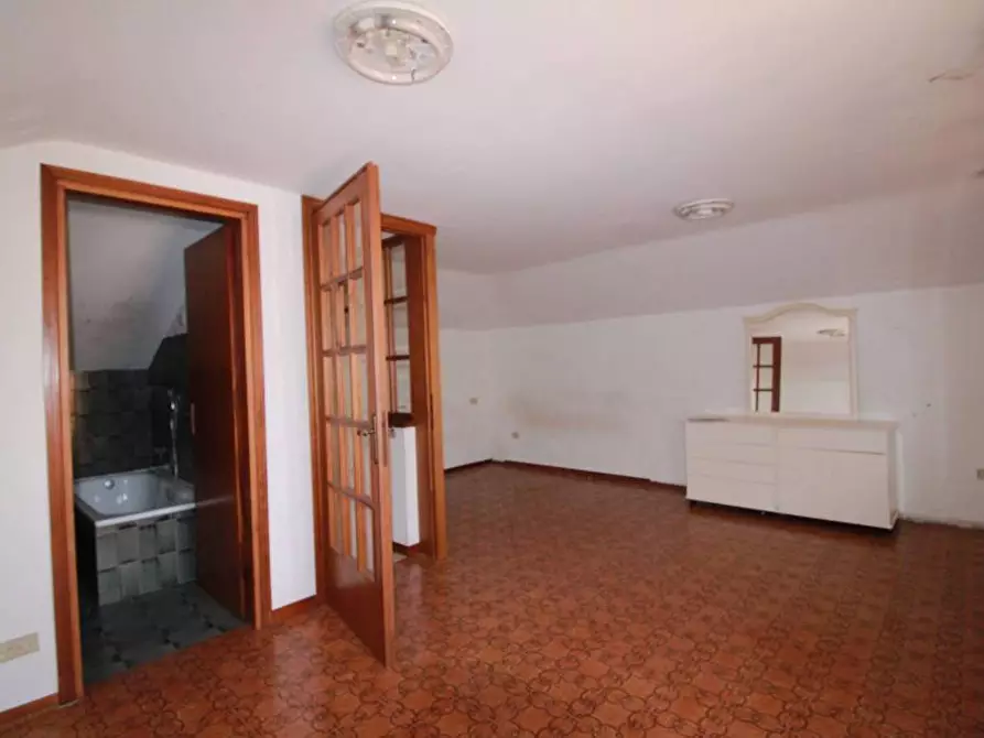 Immagine 19 di Appartamento in vendita  a Pontedera