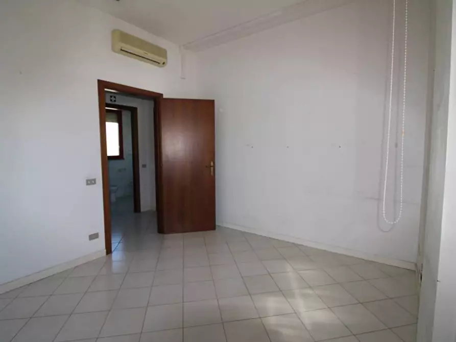 Immagine 10 di Ufficio in vendita  a Castelfranco Di Sotto