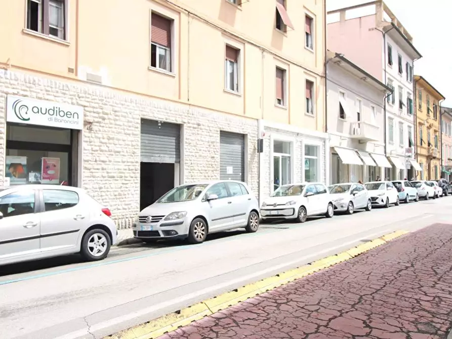 Immagine 3 di Negozio in vendita  a Pontedera