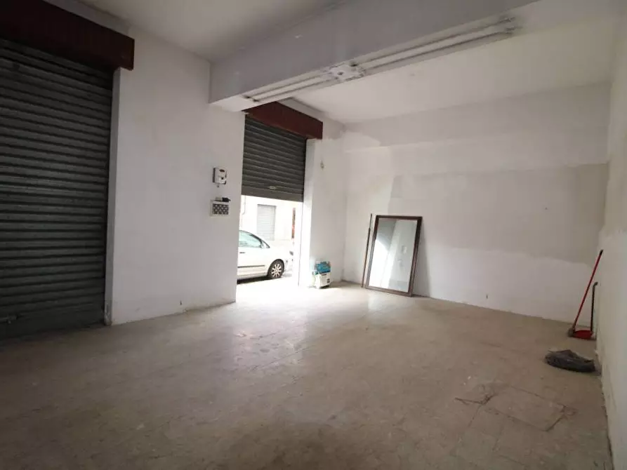 Immagine 6 di Negozio in vendita  a Pontedera