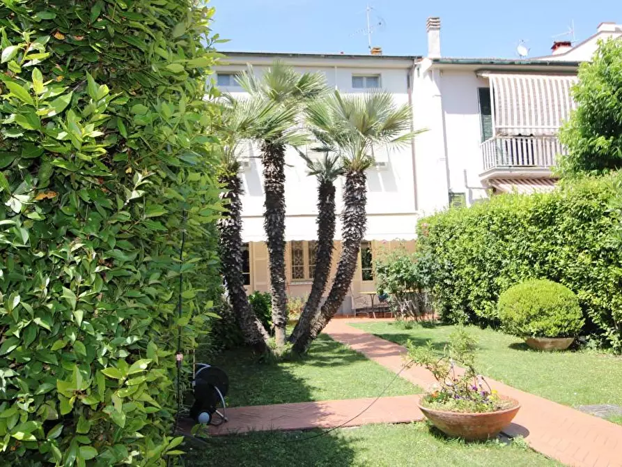 Immagine 49 di Casa indipendente in vendita  a Pontedera