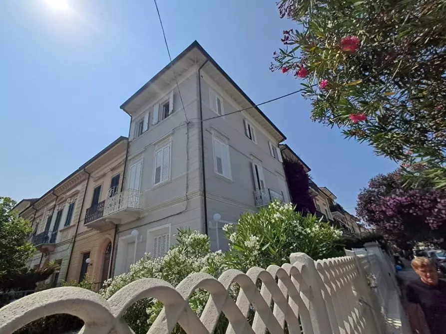 Immagine 20 di Appartamento in vendita  a Viareggio