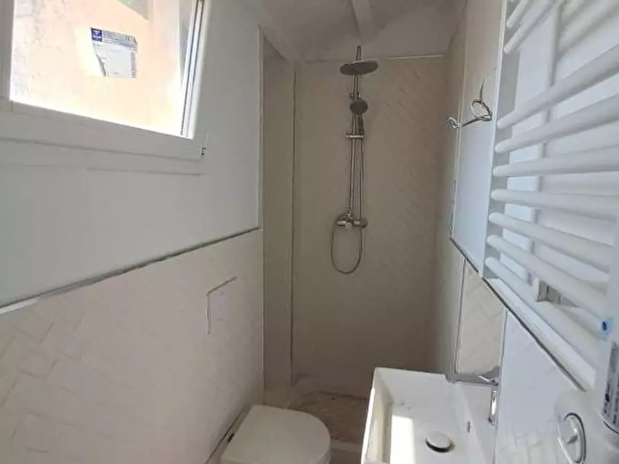 Immagine 2 di Appartamento in vendita  a Viareggio