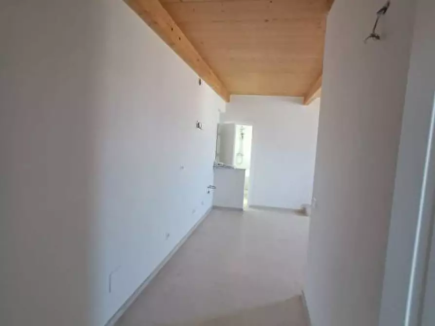 Immagine 10 di Appartamento in vendita  a Viareggio