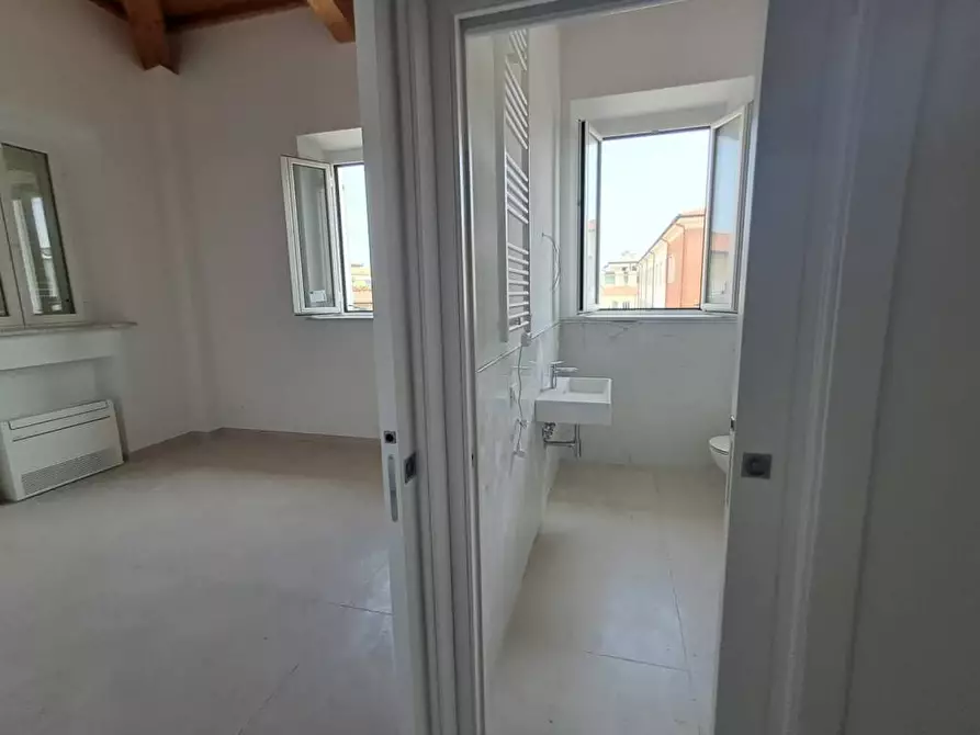 Immagine 16 di Appartamento in vendita  a Viareggio