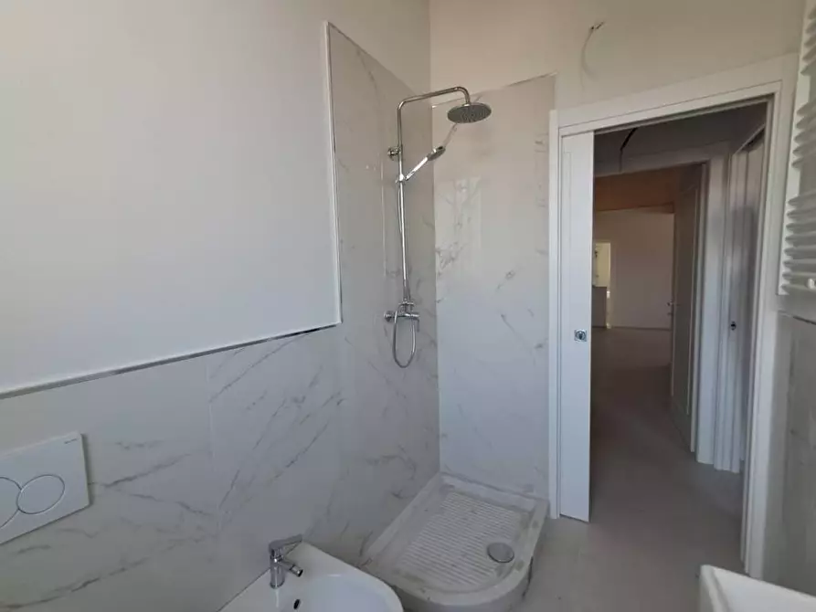 Immagine 14 di Appartamento in vendita  a Viareggio