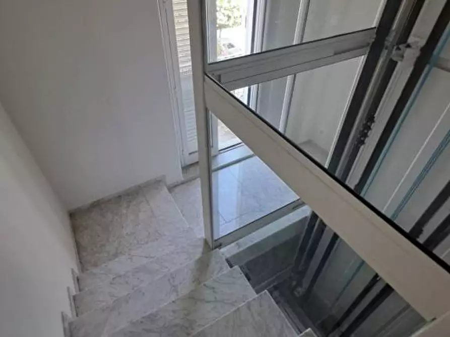 Immagine 21 di Appartamento in vendita  a Viareggio