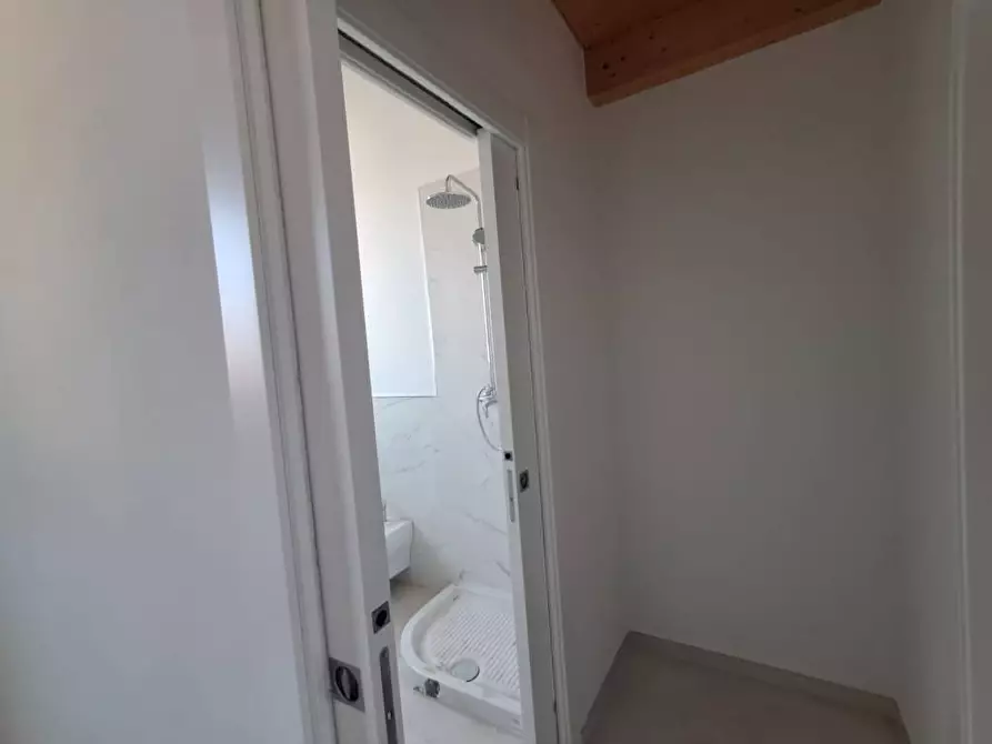 Immagine 4 di Appartamento in vendita  a Viareggio