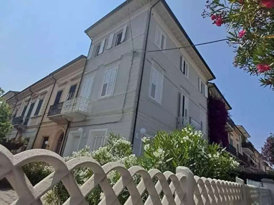 Immagine 5 di Appartamento in vendita  a Viareggio