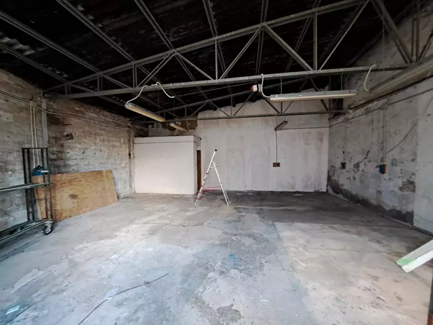 Immagine 4 di Attività artigianale in vendita  a Peccioli