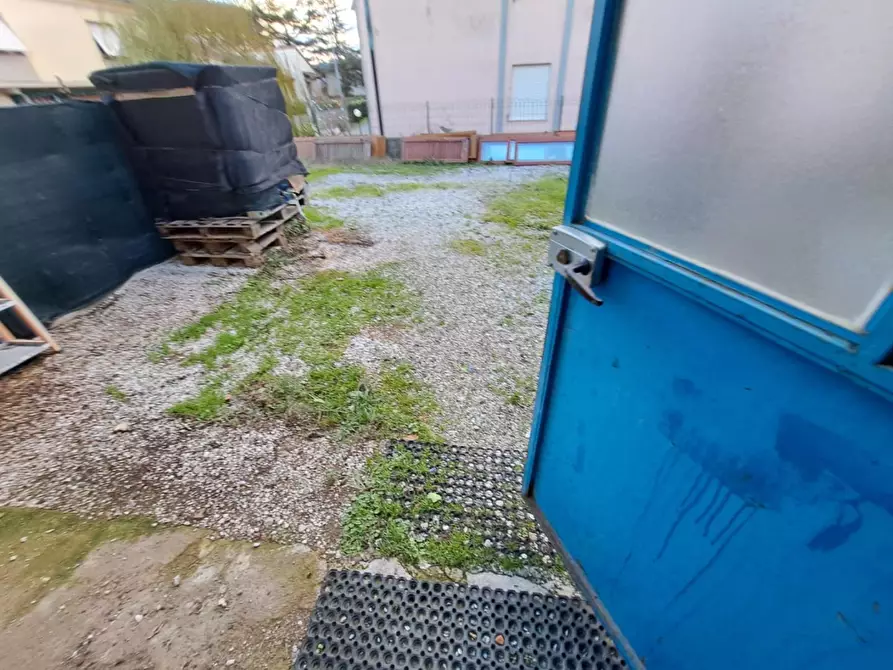 Immagine 5 di Attività artigianale in vendita  a Peccioli