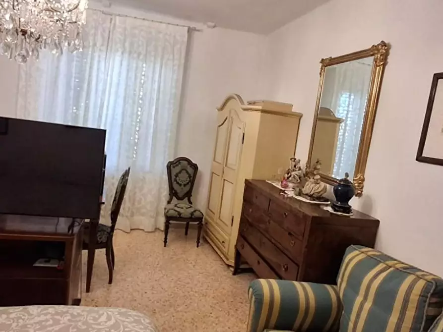 Immagine 4 di Casa bifamiliare in vendita  a Lucca