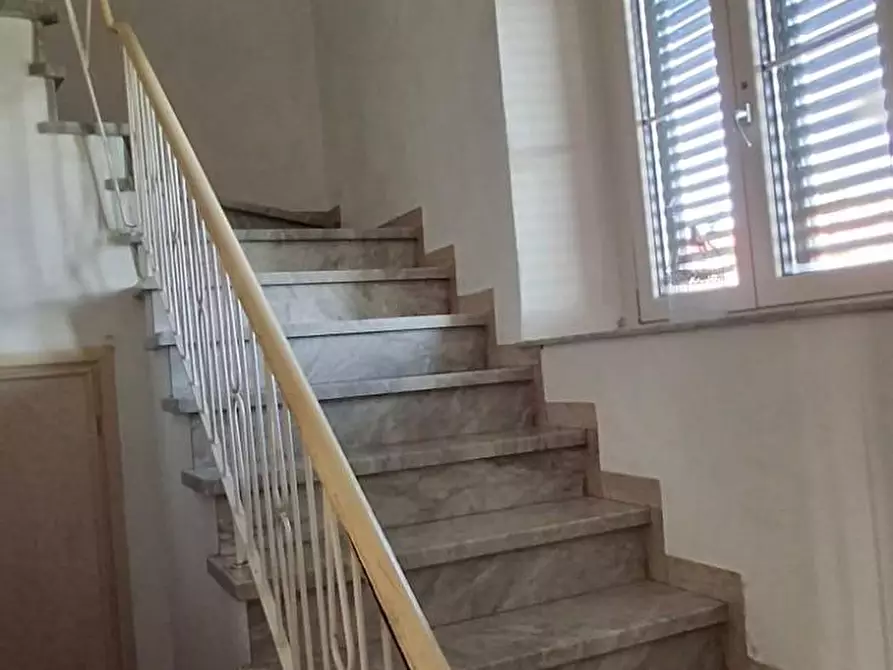 Immagine 11 di Casa bifamiliare in vendita  a Lucca