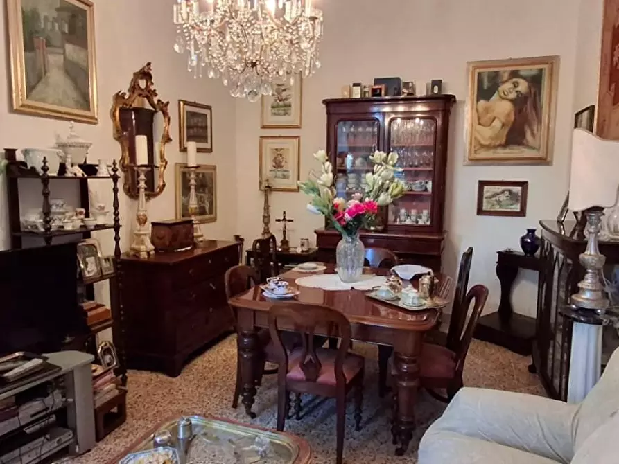 Immagine 2 di Casa bifamiliare in vendita  a Lucca