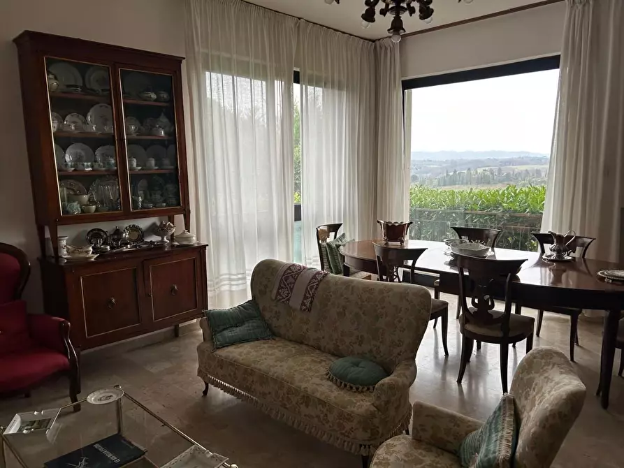 Immagine 2 di Villa in vendita  a Siena