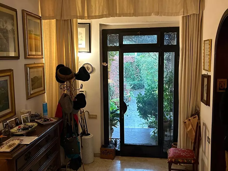 Immagine 11 di Villa in vendita  a Siena