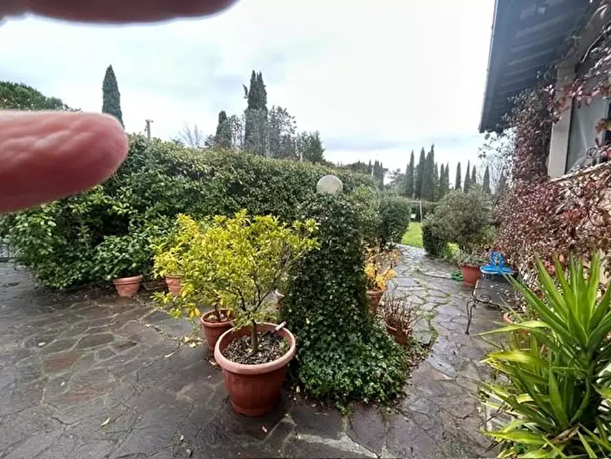 Immagine 9 di Villa in vendita  a Siena