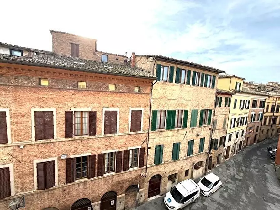 Immagine 24 di Appartamento in vendita  a Siena