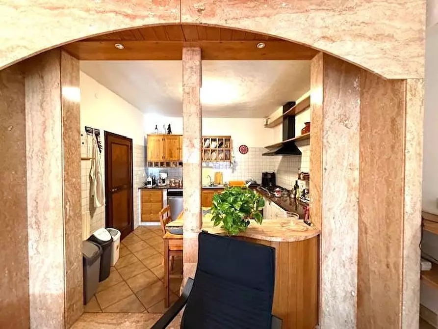 Immagine 8 di Appartamento in vendita  a Siena