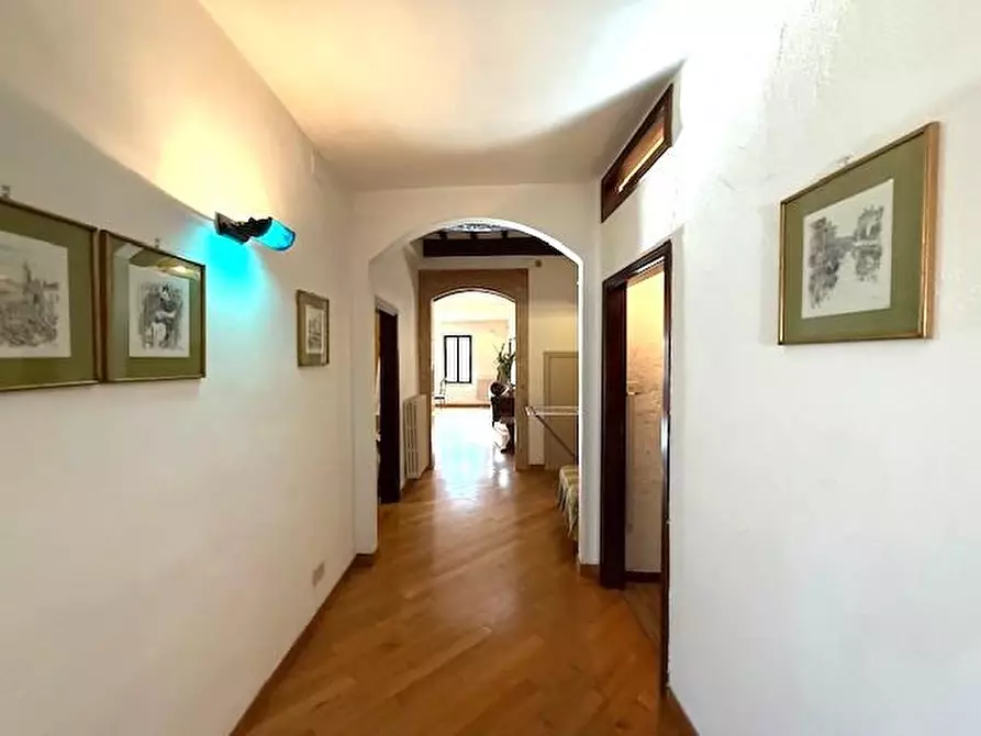 Immagine 22 di Appartamento in vendita  a Siena