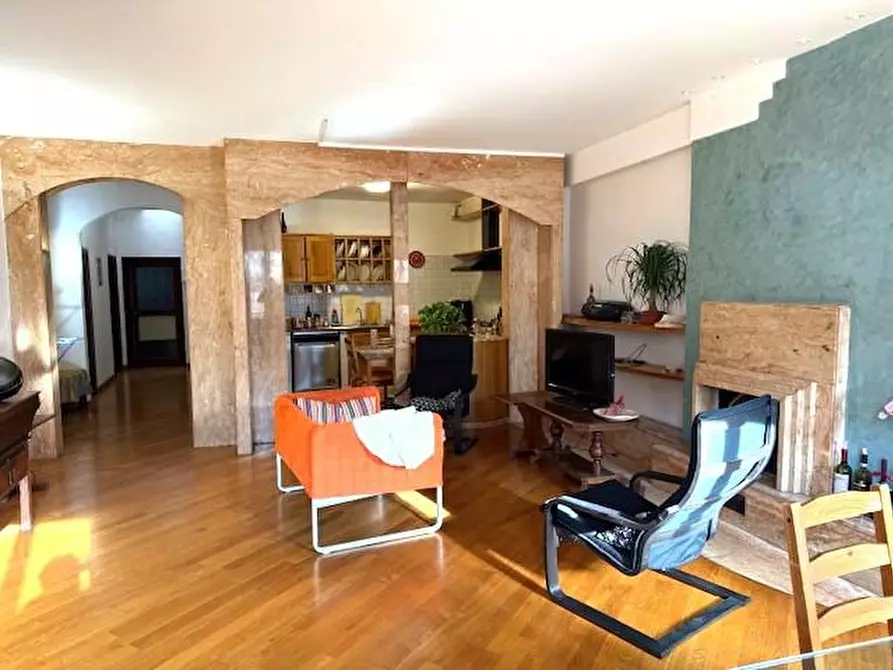 Immagine 4 di Appartamento in vendita  a Siena