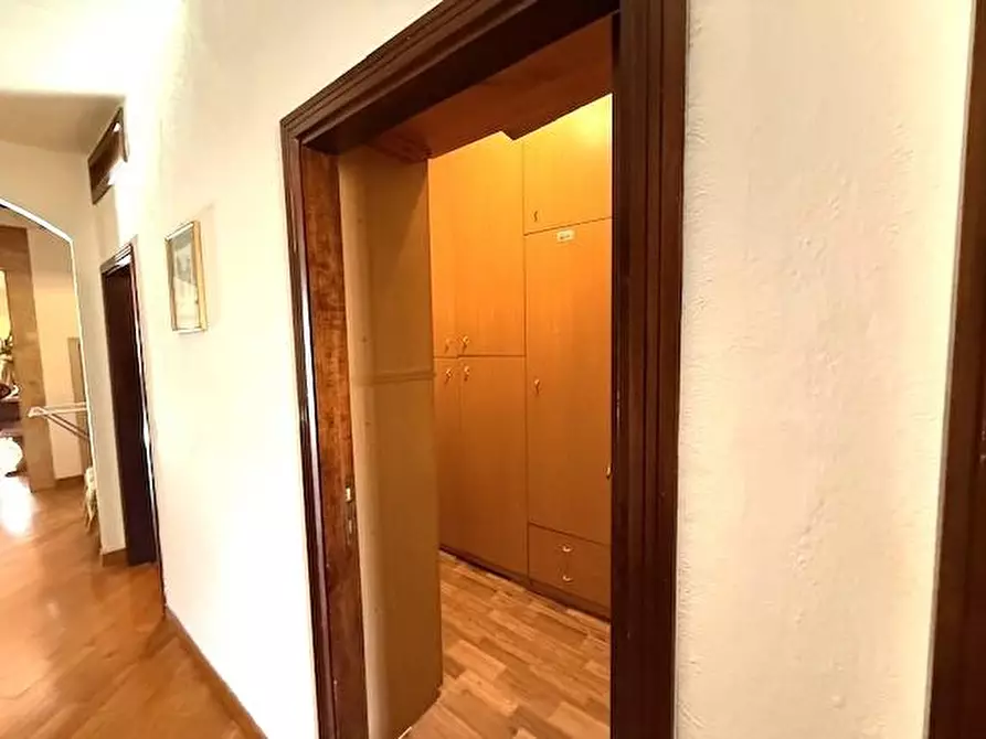 Immagine 15 di Appartamento in vendita  a Siena