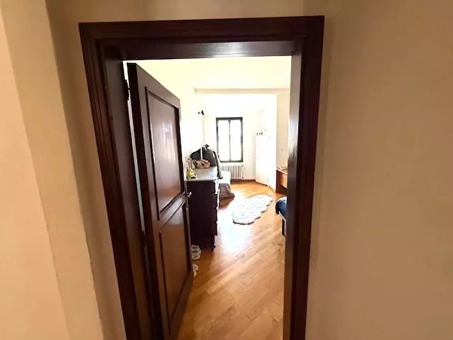 Immagine 18 di Appartamento in vendita  a Siena