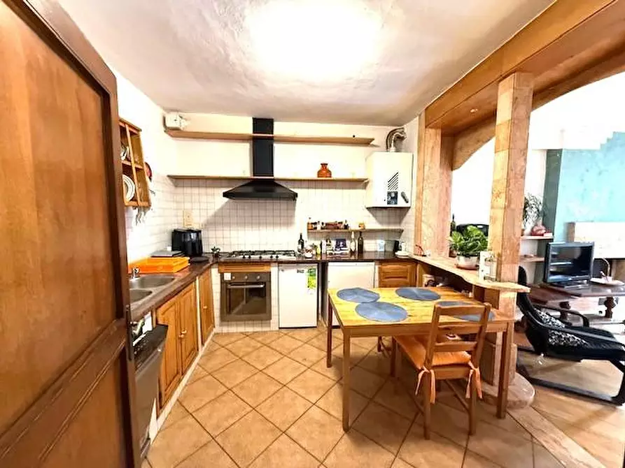 Immagine 9 di Appartamento in vendita  a Siena