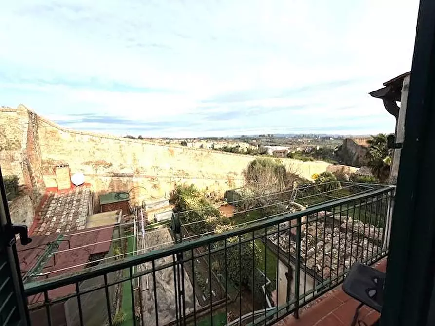 Immagine 12 di Appartamento in vendita  a Siena