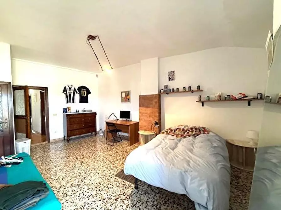 Immagine 14 di Appartamento in vendita  a Siena