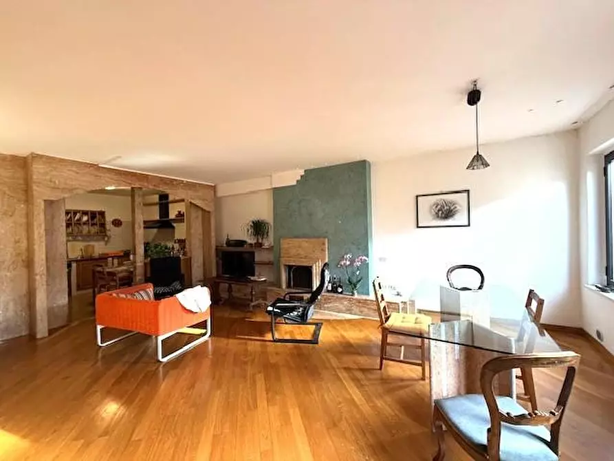 Immagine 3 di Appartamento in vendita  a Siena