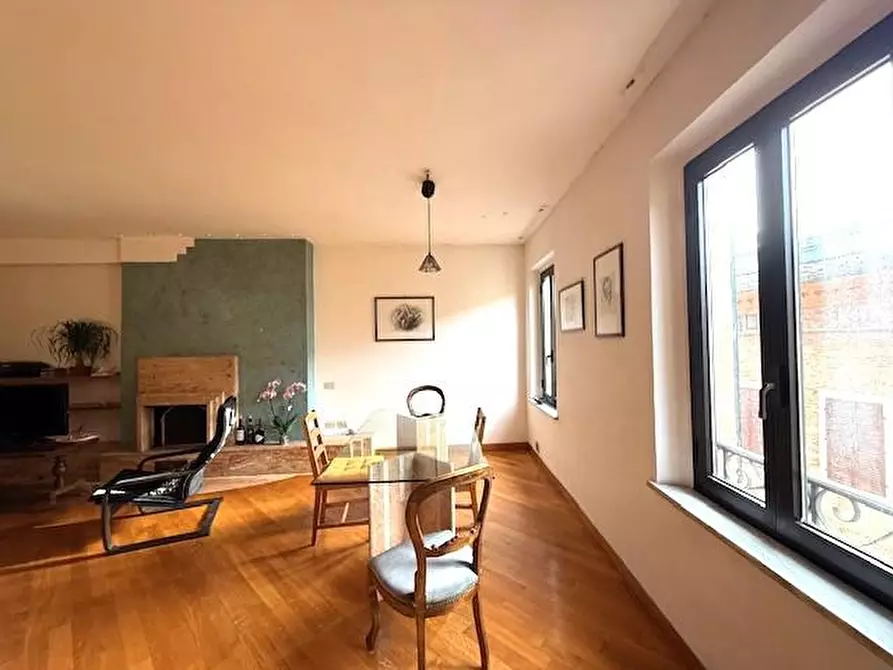 Immagine 2 di Appartamento in vendita  a Siena