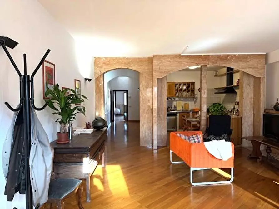 Immagine 5 di Appartamento in vendita  a Siena