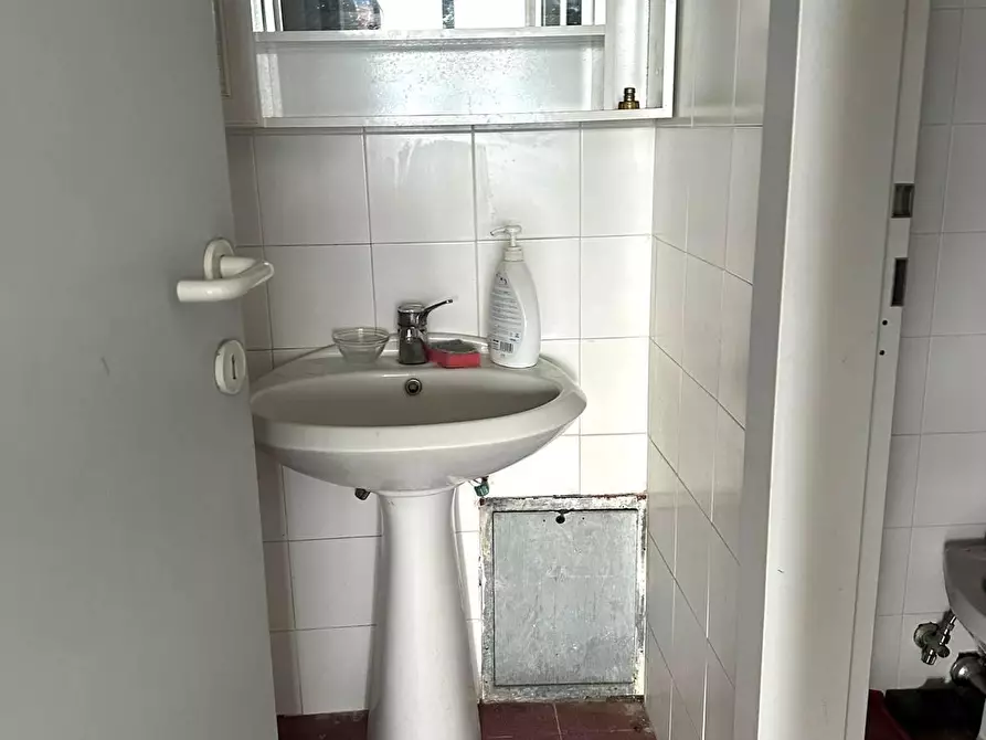 Immagine 5 di Locale commerciale in vendita  a Porcari