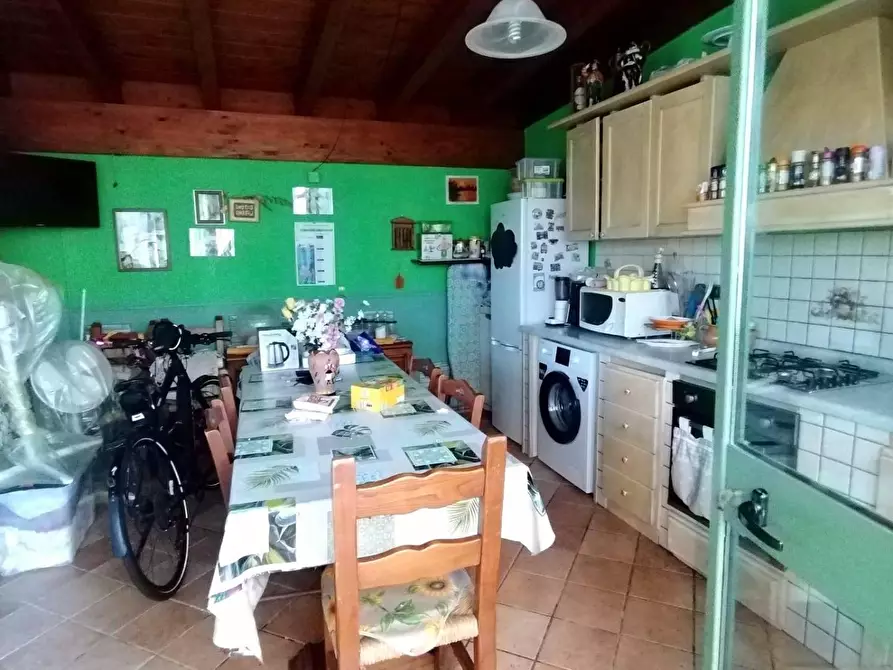 Immagine 12 di Villa in vendita  a Massa