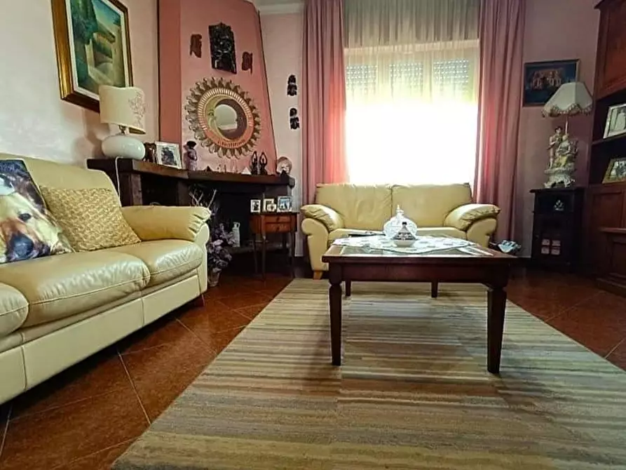 Immagine 37 di Villa in vendita  a Massa