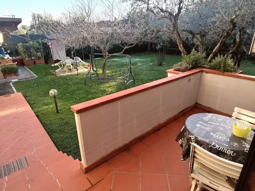 Immagine 6 di Villa in vendita  a Massa